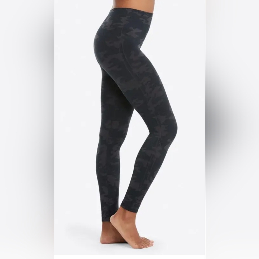 Women's Black Spanx Camouflage Leggings Size Medium